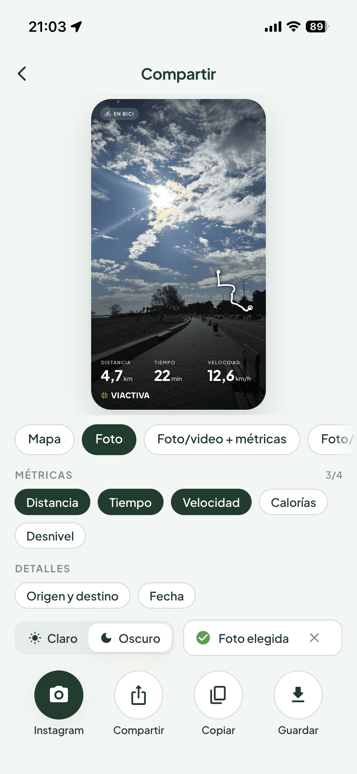 Pantalla para compartir el viaje con foto, mapa y métricas