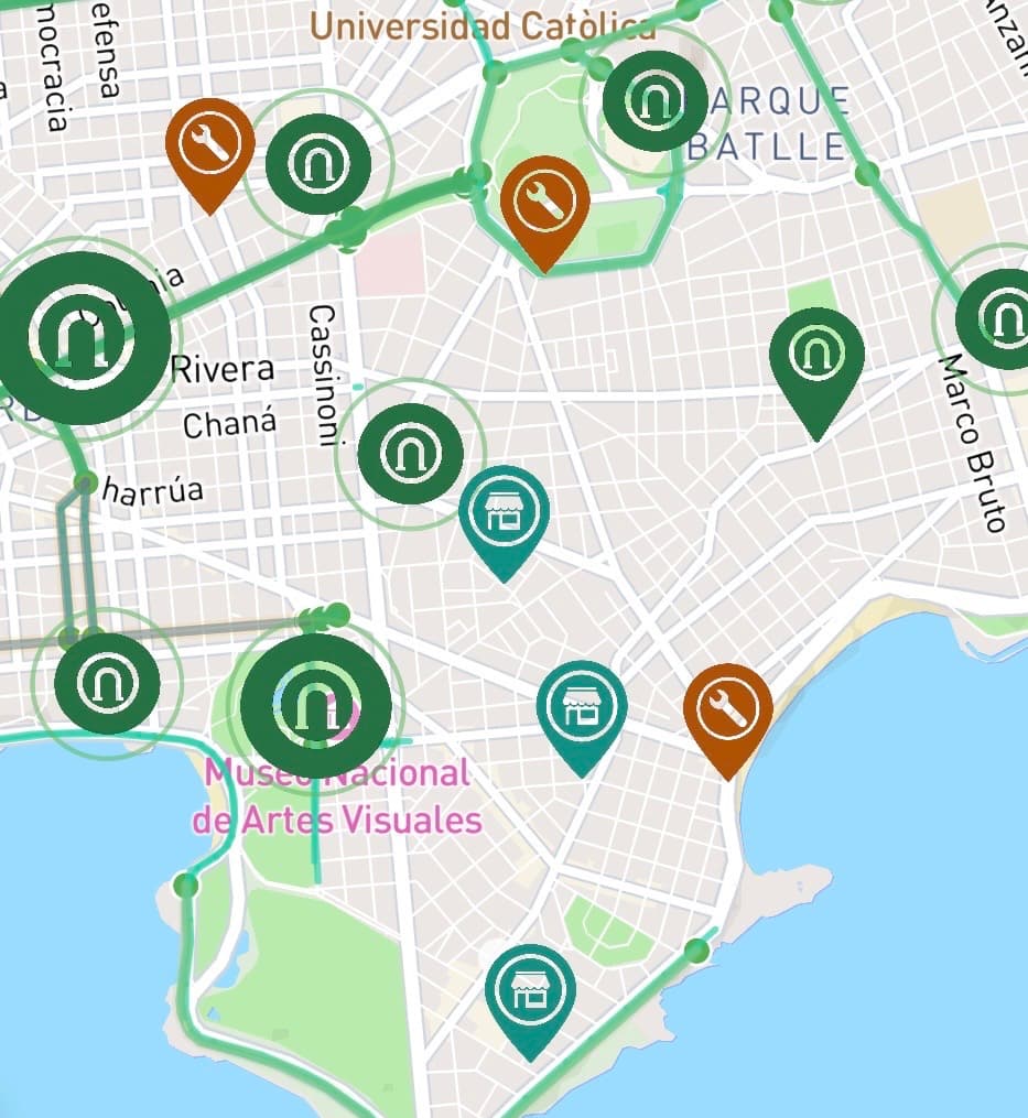 Mapa vivo de Viactiva sobre Montevideo, con ciclovías, talleres y bicicletarios marcados